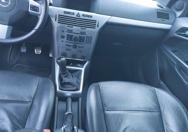 Opel Astra cena 15900 przebieg: 189188, rok produkcji 2006 z Tarnów małe 154